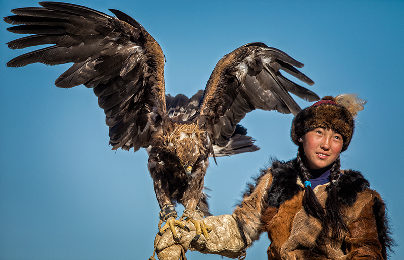 eagle huntress mongolia 
